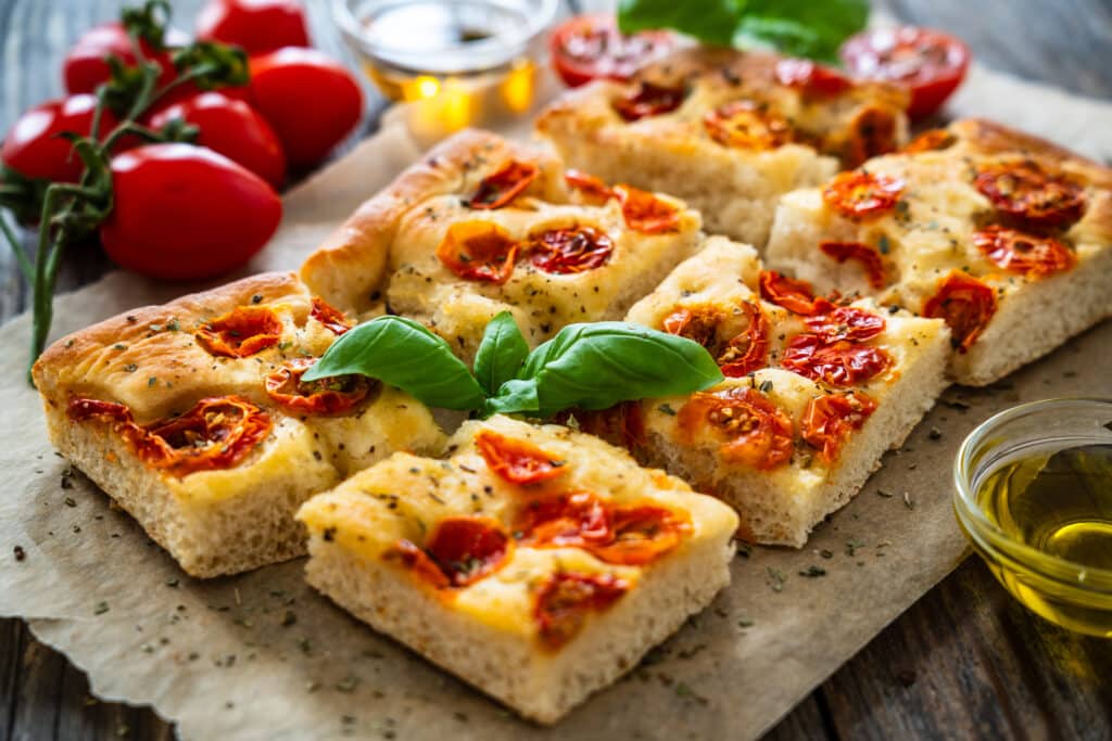 Focaccia-ai-pomodori_iStock-2154052441-scaled