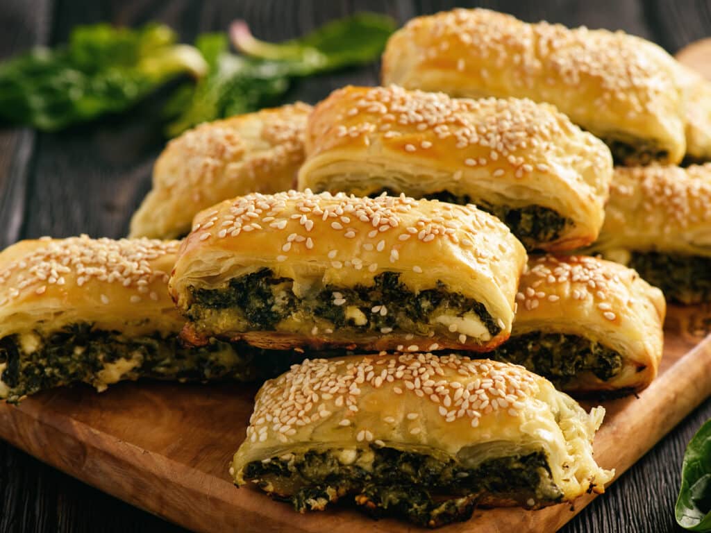 Puff pastry rolls with spinach and ricotta.