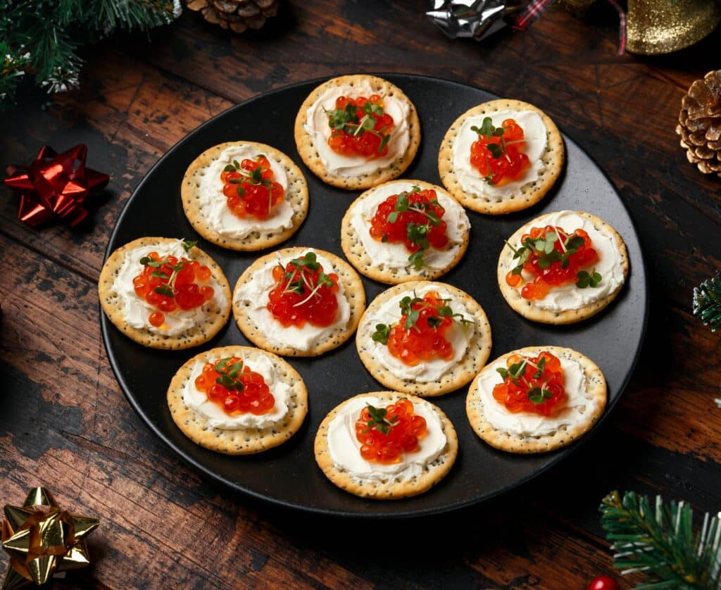 Crostini di caviale al salmone_iStock-1292235238